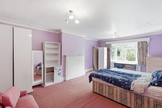 6 bed Semi-Detached for sale Image 9
