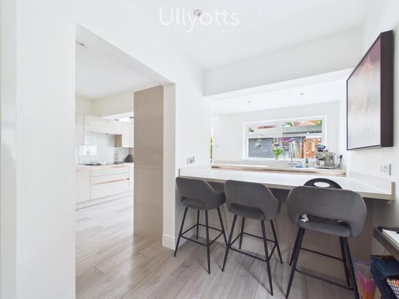 3 bed Semi-Detached to rent Image 4