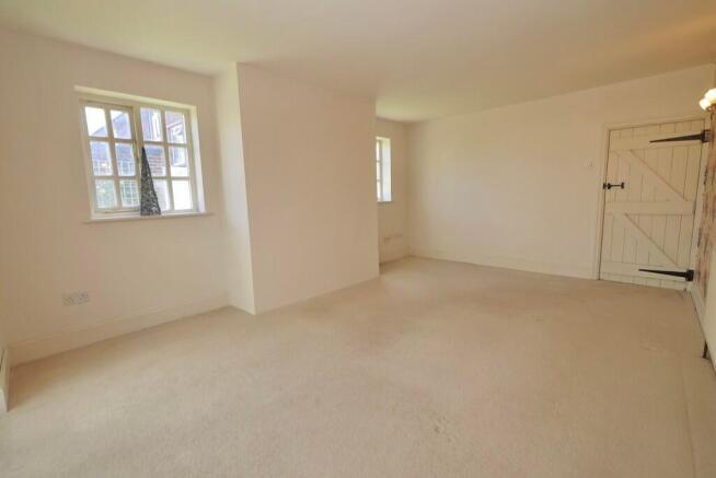 4 bed Detached for sale Image 12