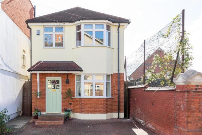 Barrett Road, E17