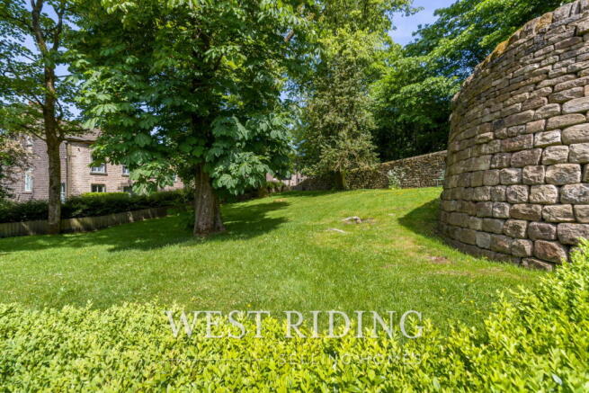 4 bed Detached for sale Image 7