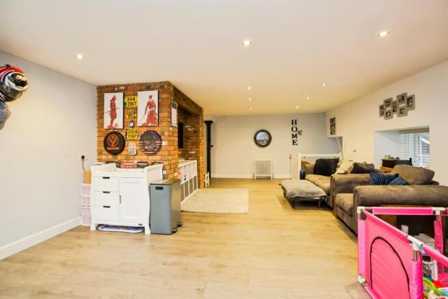 2 bed Apartment for sale Image 5