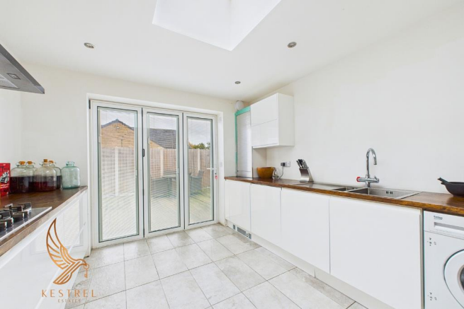 3 bed Semi-Detached for sale Image 6