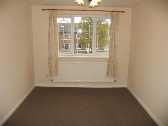31 Haddon Way Bed 1.jpg