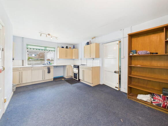 Abberd Way, Calne, SN11 8BE photo 2