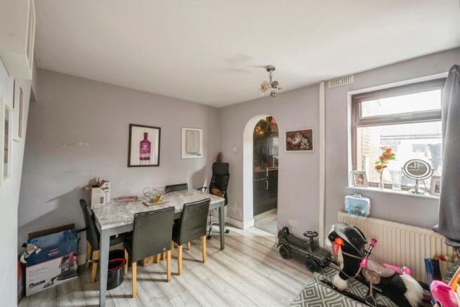 2 bed Terraced for sale Image 6