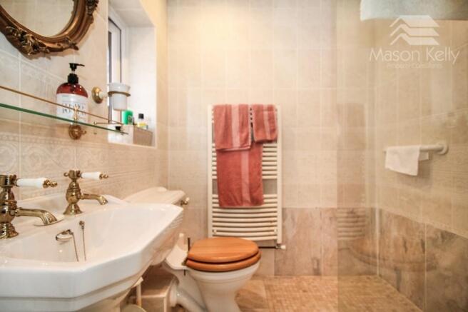 EN SUITE