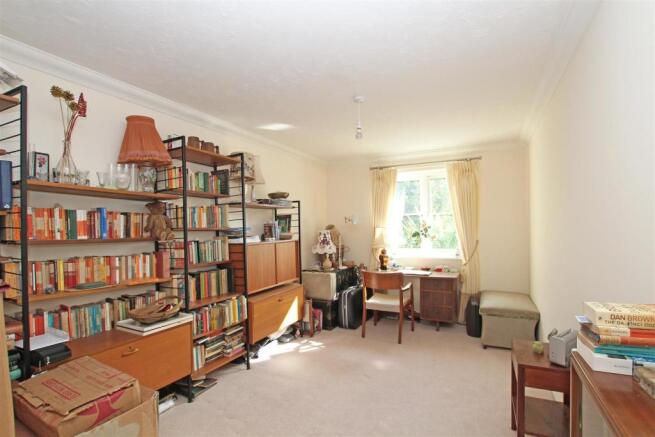 16GL - Bedroom two.jpg