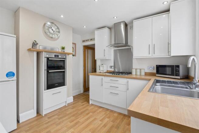 Kitchen 1.jpg