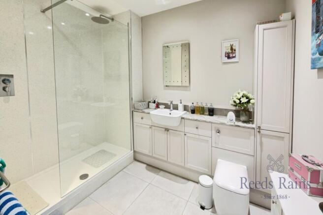 2 bed Apartment for sale Image 4