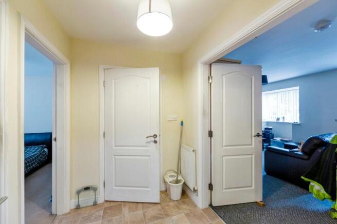 2 bed Flat for sale Image 8
