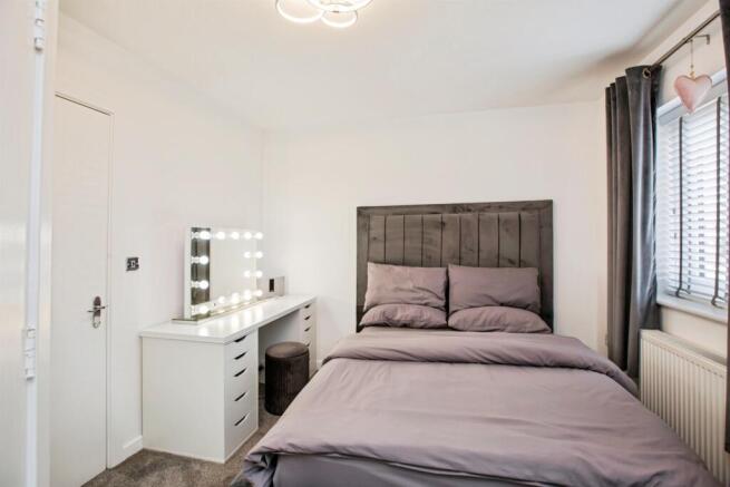 3 bed Town House for sale Image 5