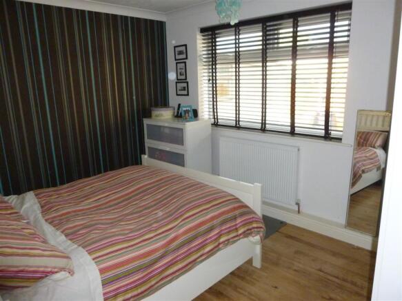 Bedroom 1.JPG