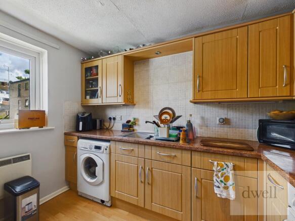 2 bed Flat for sale Image 3