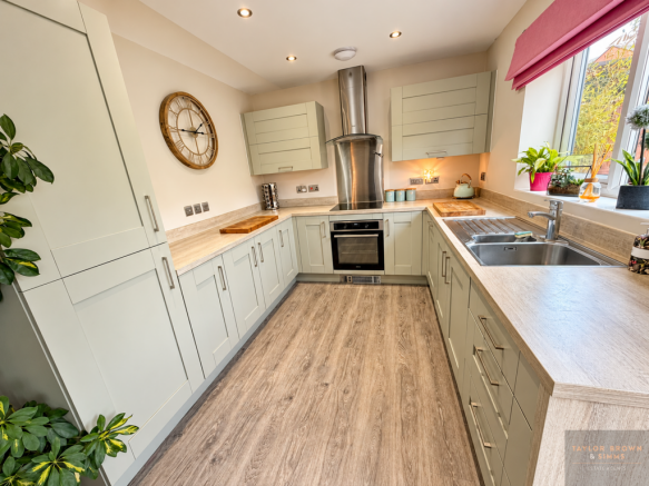 Deepfields Drive, Shipley, Heanor, Derbyshire photo 4