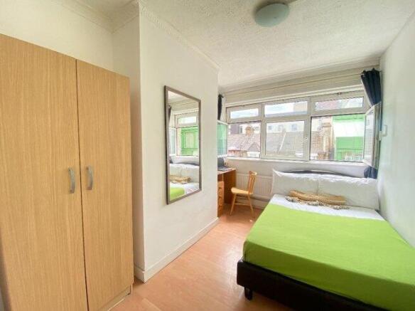 room-2-flat-12-gilbertson-house-e14-8pl-993566