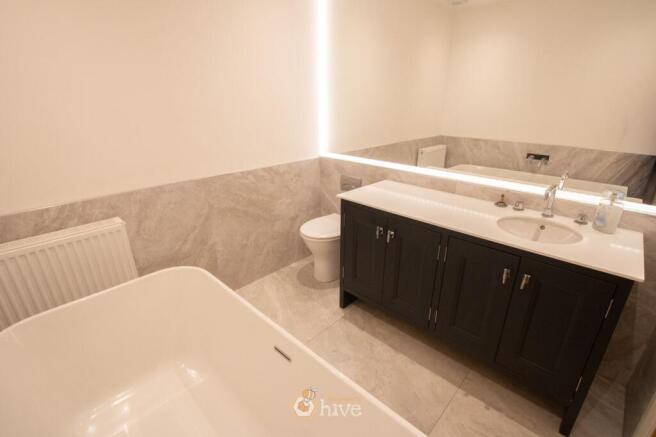 5 bed Detached for sale Image 12