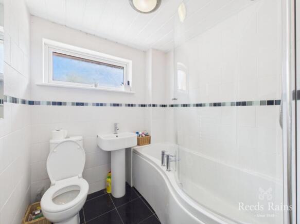 4 bed Detached for sale Image 8