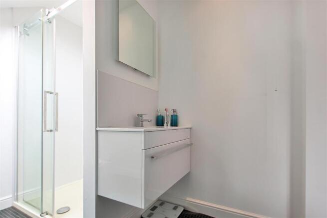 EN SUITE