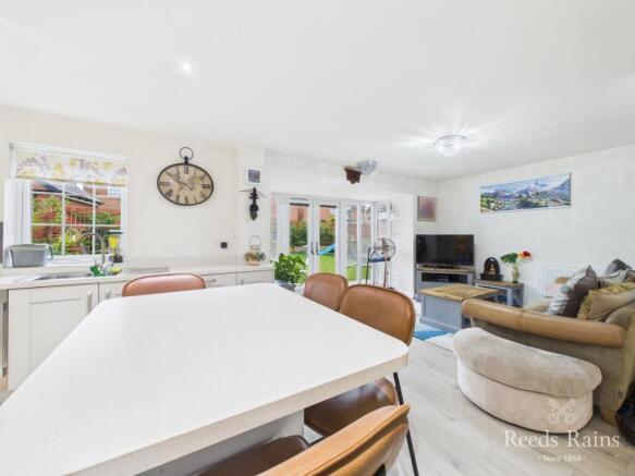 Kitchen/ Living Room