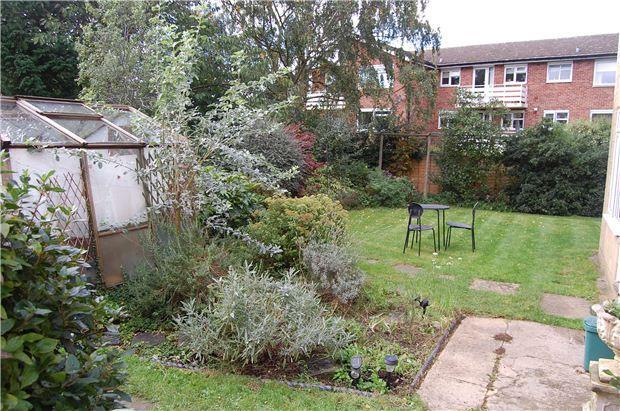 Garden to side