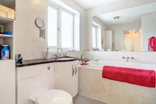 EN SUITE 