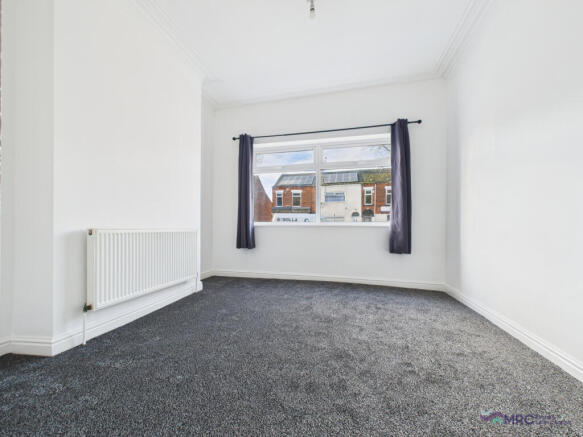 2 bed Apartment to rent Image 5