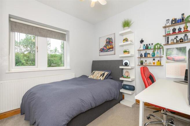 5 bed Detached for sale Image 11