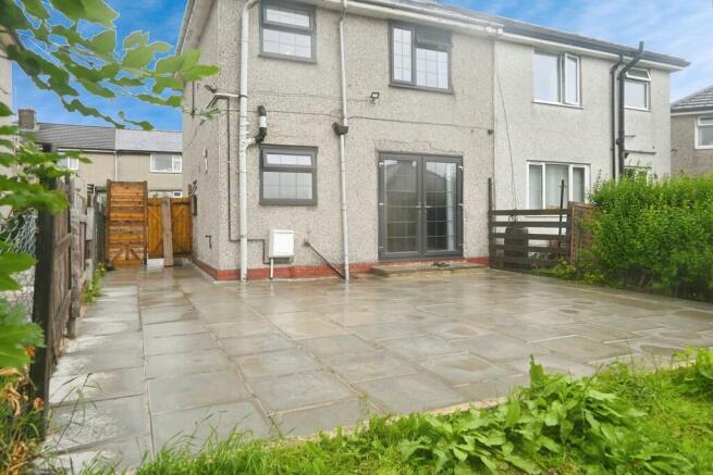 2 bed Semi-Detached to rent Image 11