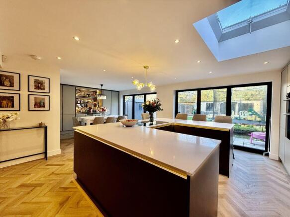 Stunning Property, Clapton Approach photo 4