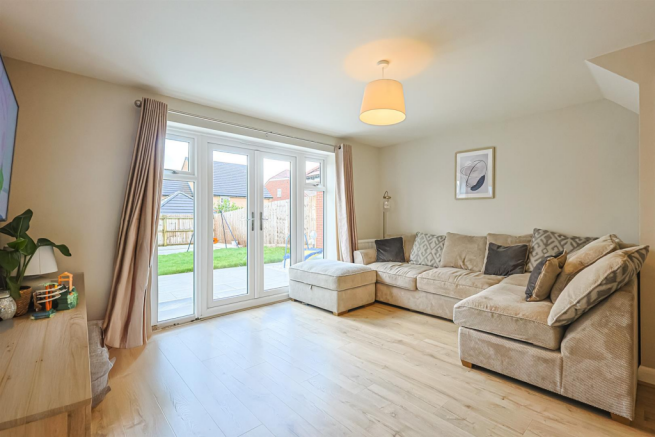 Bartons Avenue, Hullbridge, Hockley photo 4