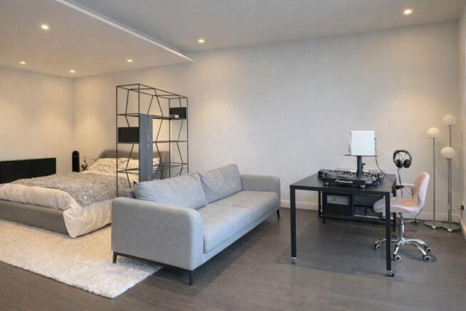 10 Park Drive - Studio - For Sale By Barrain Londo