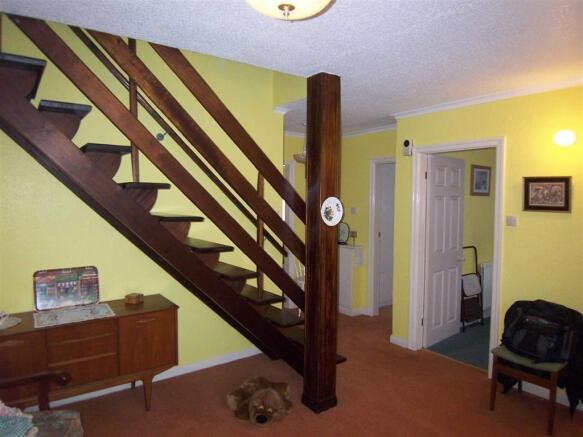 Dining Area:
