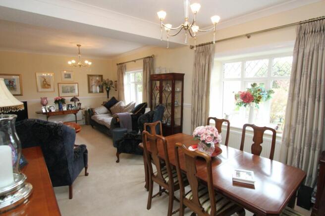 sitting/dining room