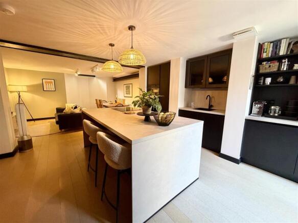 4 bed Terraced for sale Image 5