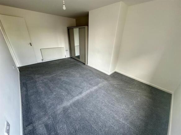 3 bed Terraced to rent Image 9