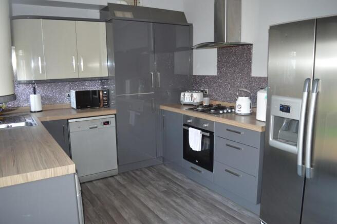 Dining/kitchen
