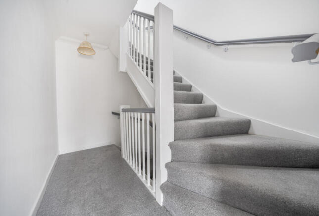 1369081-11-68ee46...