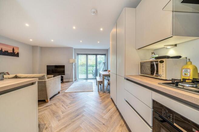 1373993-22-6908ef0c09e8d