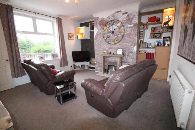 2 bed End of Terrace to rent Image 4