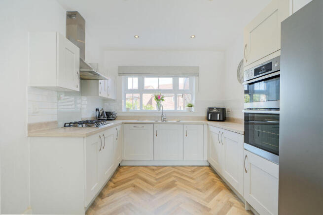 4 bed Detached for sale Image 9