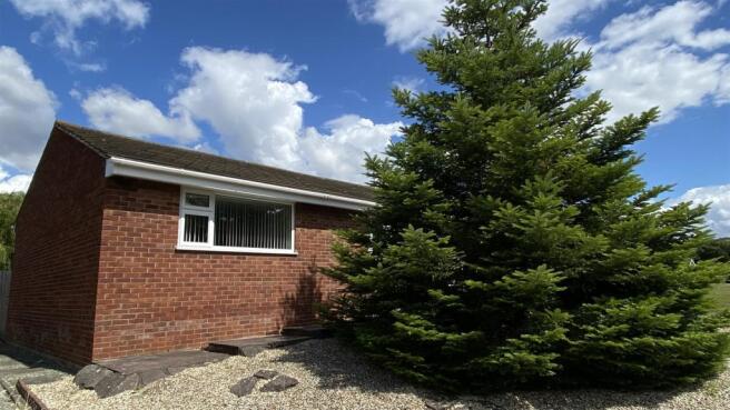 19 Callow - rear garden with tree.jpeg