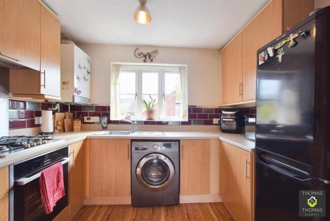 Sparrow Hawk Way, Brockworth photo 4