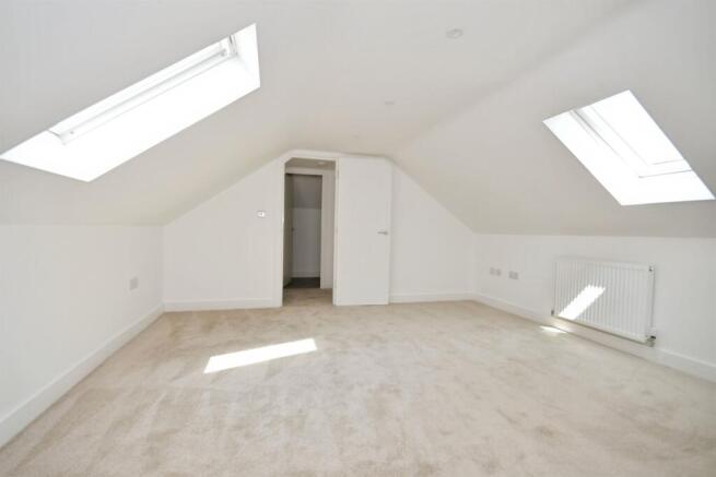 4 bed Detached for sale Image 8
