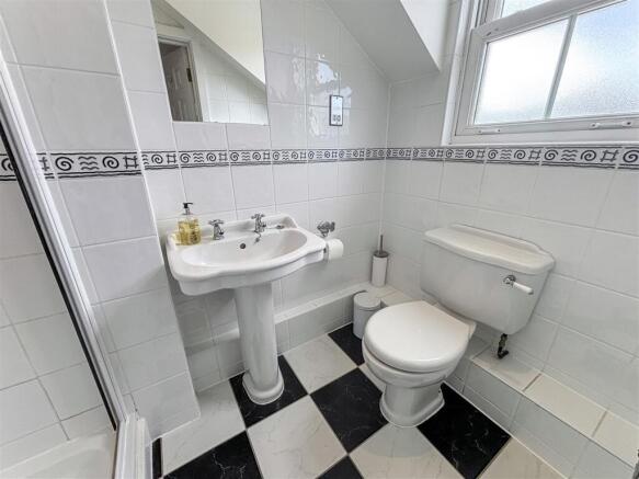 Ensuite 2.jpg