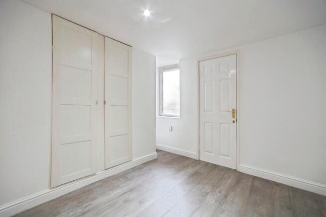 2 bed Apartment for sale Image 11