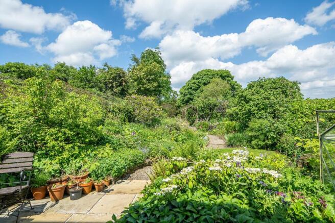 REAR GDN 1