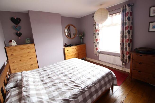 bedroom 1.JPG