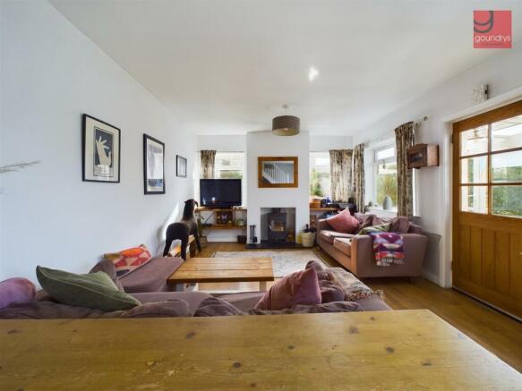 CAM01922G0-PR0151-STILL015.jpg
