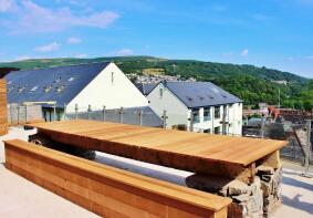 Flat 10, Pontypridd House, Tyfica Road, Pontypridd CF37 2DB